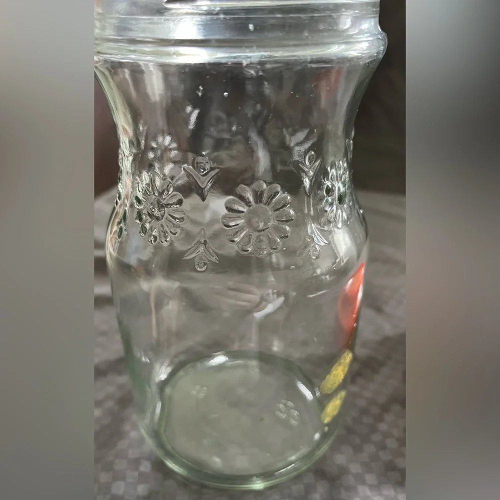 EUC Vintage Anchor Hocking Daisy Carafe Embossed Daisies w/Orange Plastic Lid